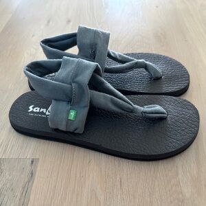 Sanuk yoga mat sling sandals gray size 7